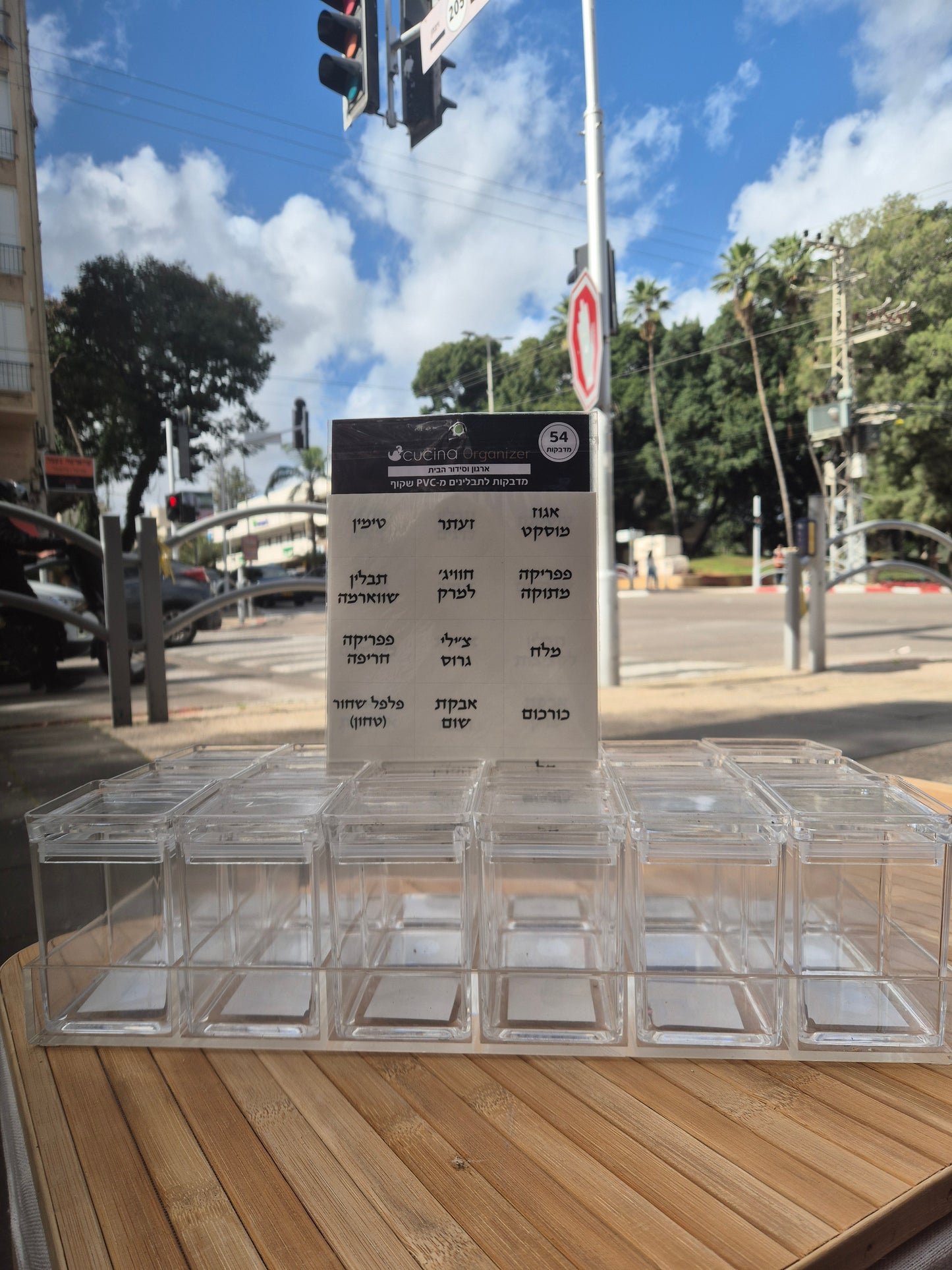 סט 18 צנצנות אקריל פלוס מגש אקריל פלוס מדבקות אקריל